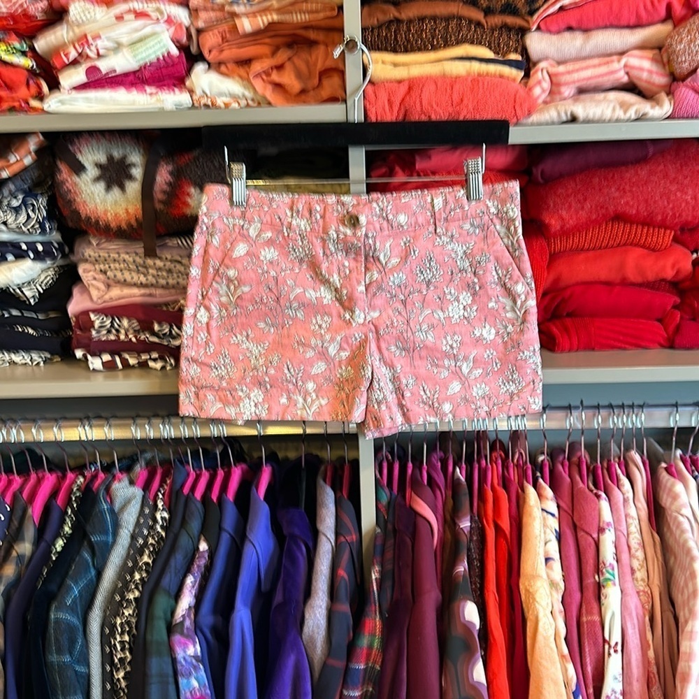 Gap size 0 pink with white flowers 3” shorts.​